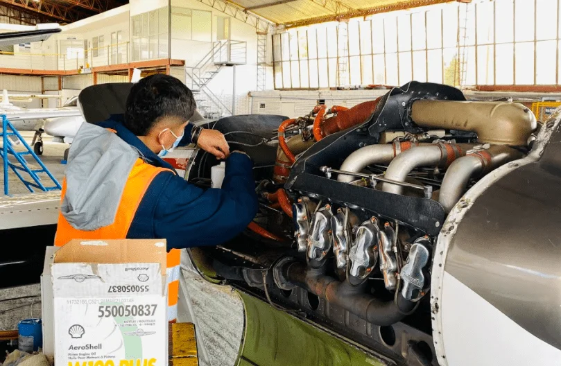 Qu estudiar para reparar aviones Aqu te contamos