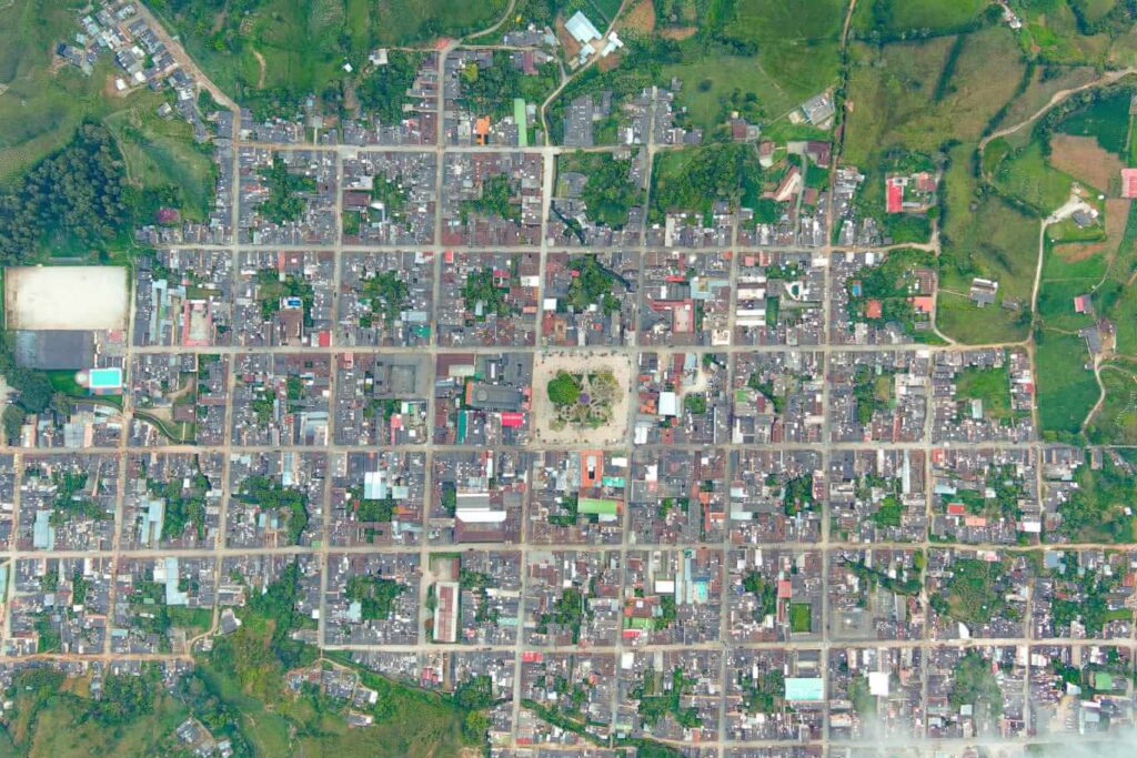 Topografía con drones: conoce qué es y cómo se hace aquí.