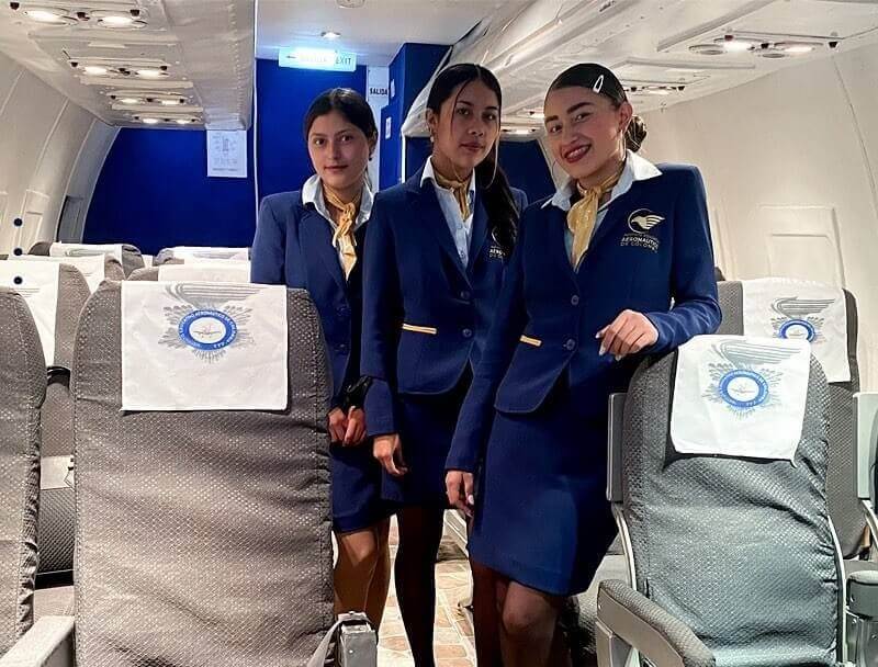Estudiantes Curso tripulante de cabina de pasajeros en colombia