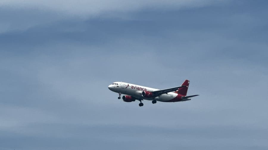 Peso de una maleta para viajar en un avión